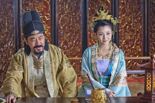 北宋大臣为何敢频频向皇帝施压?是皇帝太软弱吗? 北宋大臣为何敢频频向皇帝施压?是皇帝太软弱吗?